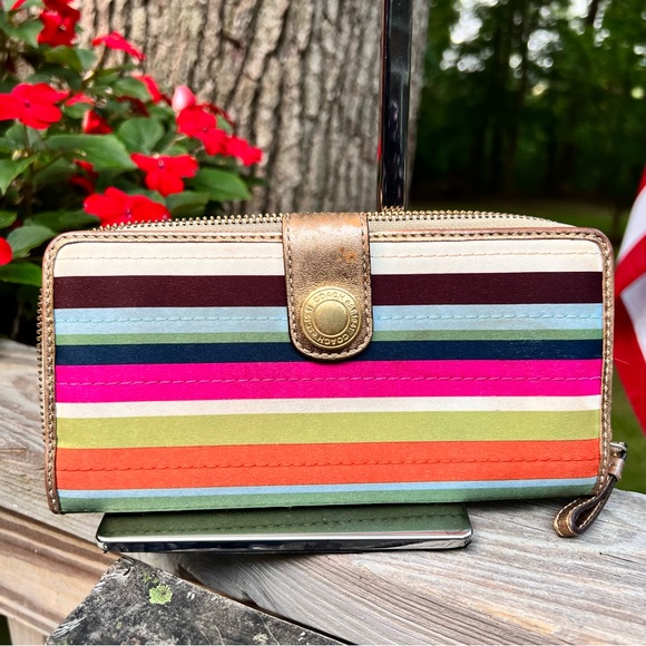 Coach Handbags - Rare Coach Legacy Zip Around Wallet, 12 Credit Card Checkbook Snap Close💕 8x4x1